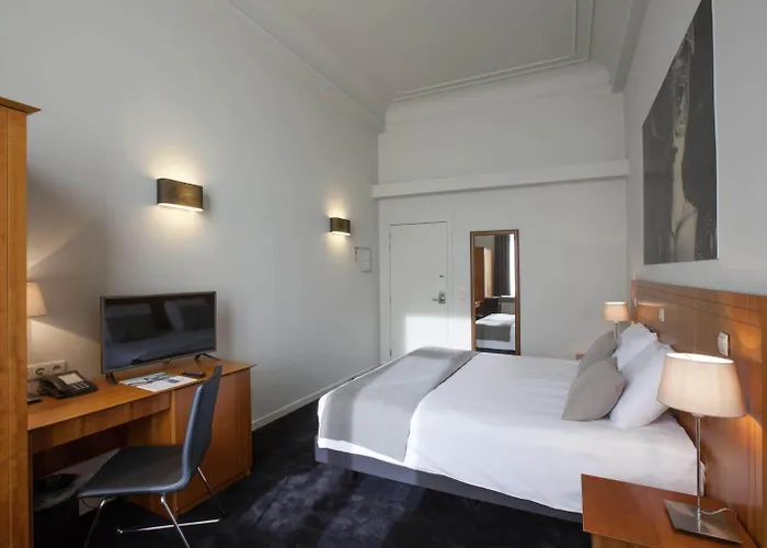 Theater Centrum فندق